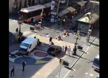 Furgoneta atropella a varias personas en centro de Barcelona