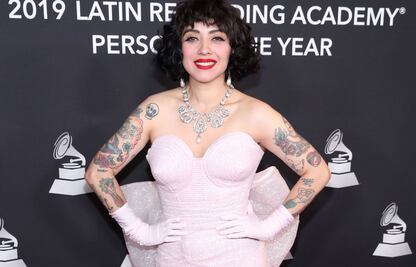 Mon Laferte y sus looks de impacto en los Latin Grammys