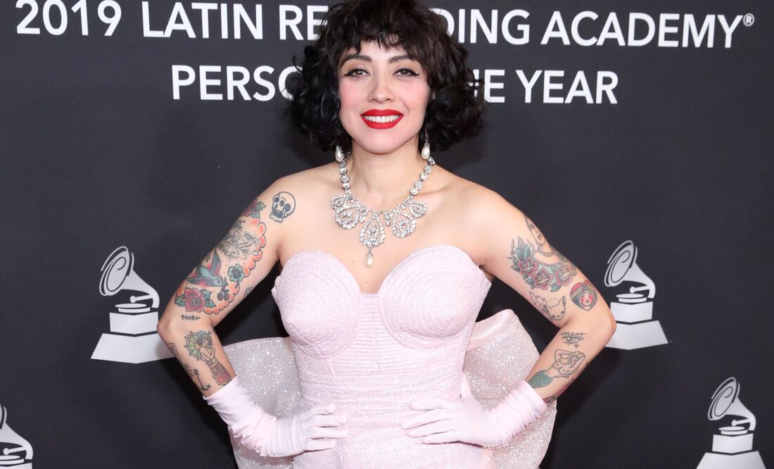 La cantante se dejó ver con un diseño mexicano durante la gala de los Latin Grammys a la Persona del Año 2019 Foto: AFP