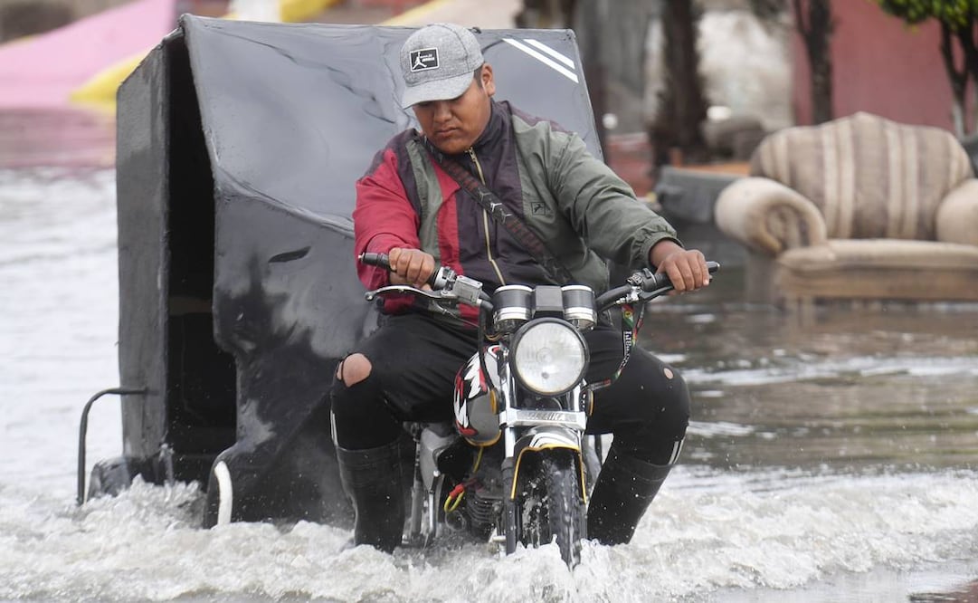 Al menos dos colonias de Neza fueron las más afectadas por las inundaciones que provocaron las lluvias del domingo. Fotos: Armando Martínez. EL UNIVERSAL