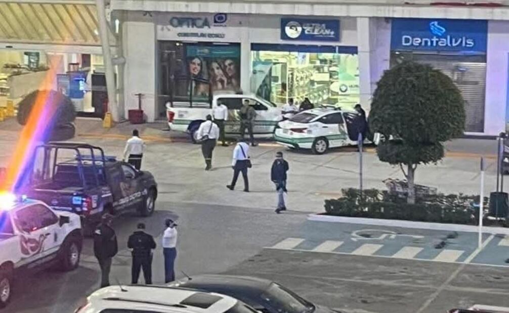 Personal de seguridad acordonó la zona al rededor del incidente (01/12/2025). Foto: Especial