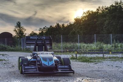 Conoce uno de los autos de carreras eléctricos más ligero y veloz