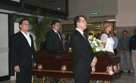 Pavlovich rinde homenaje a policía caído en balacera