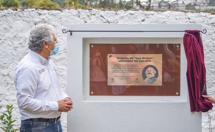 Develan en Xalapa placa dedicada a Marx