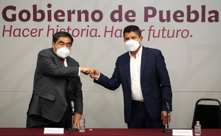 Miguel Barbosa recibe a Eduardo Rivera, virtual ganador de la alcaldía de Puebla