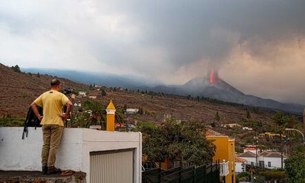 Cancelan vuelos a isla de La Palma por cenizas del volcán Cumbre Vieja