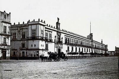 Paseo histórico por la calle Moneda