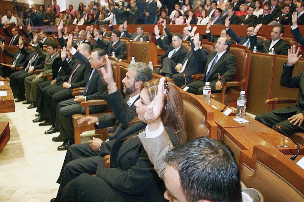 De los recursos de la legislatura, 604 millones 786 mil 742.58 pesos (87.9%) se utilizan en el pago de sueldos de los 39 diputados y los 810 empleados que laboran en el Congreso, de los cuales 564 son personal permanente (ARCHIVO. EL UNIVERSAL)