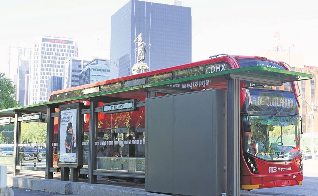 Un tribunal negó el amparo a la empresa francesa JCDecaux para que mantuviera la propiedad de los parabuses de la L7 del Metrobús. Foto: Archivo EL UNIVERSAL