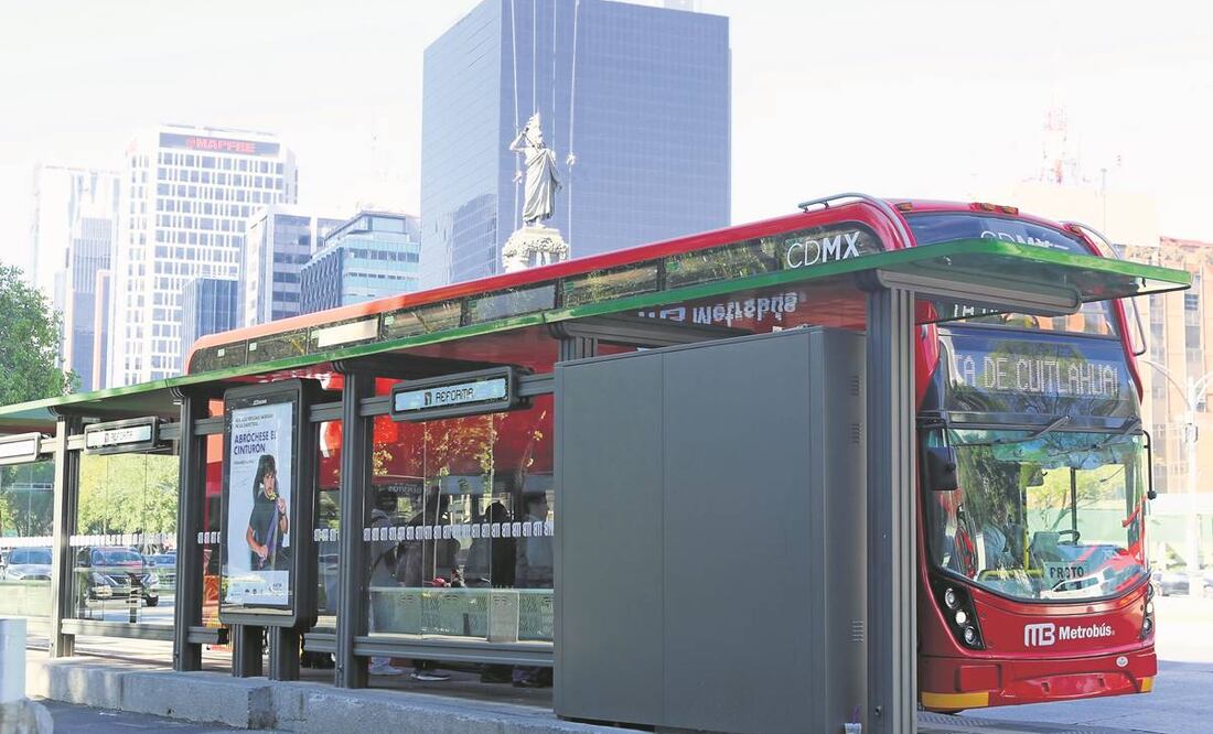 Un tribunal negó el amparo a la empresa francesa JCDecaux para que mantuviera la propiedad de los parabuses de la L7 del Metrobús. Foto: Archivo EL UNIVERSAL