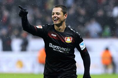 Con doblete del "Chicharito", Leverkusen gana 3-1 al Augsburgo