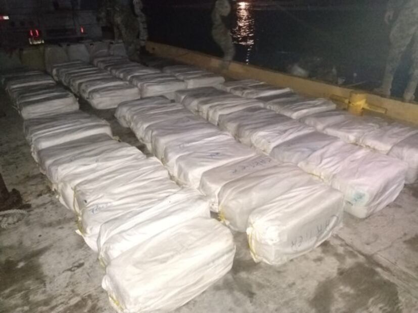 Marina asegura tres toneladas de cocaína en Quintana Roo