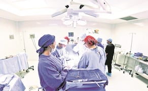 Una doctora se desmayó  durante una operación en el Hospital General de Fresnillo del IMSS-Bienestar, supuestamente debido a un golpe de calor, que se atribuye a la posible ausencia de ventilación. | Foto ilustrativa/ ARCHIVO EL UNIVERSAL. 