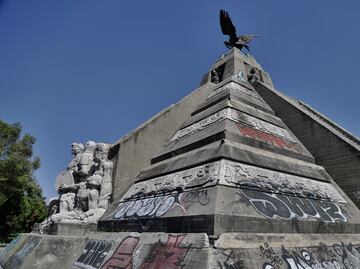 FOTOS: Monumento a la Raza se encuentra en el abandono; estatuas y paredes pintadas y destruidas