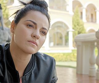 Maite Perroni ríe y riñe entre españoles