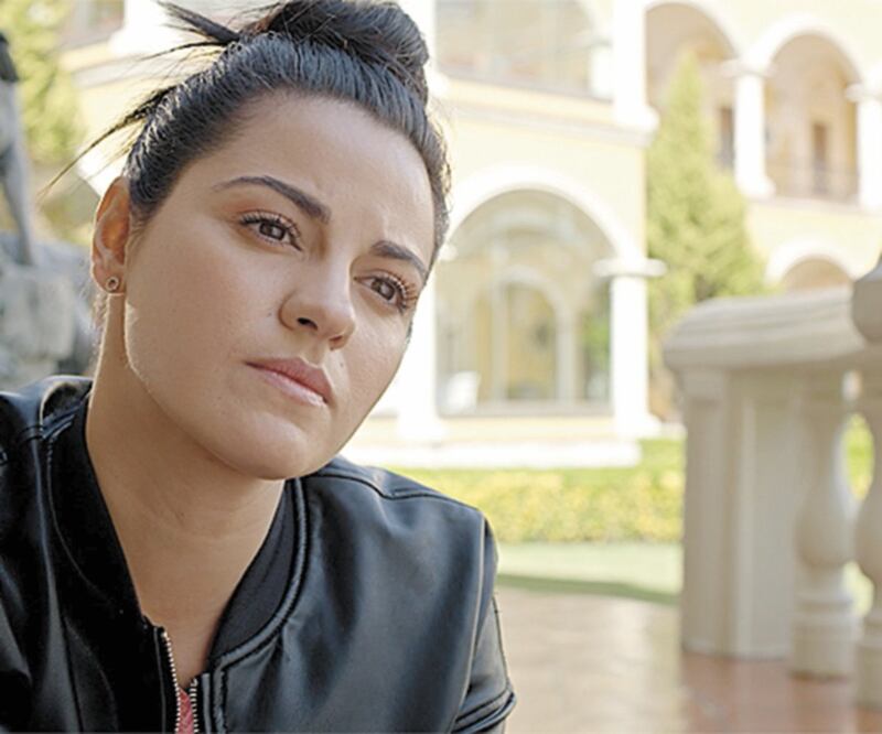 La actriz interpreta a una joven mexicana que trabaja como mesera. CLARO VIDEO