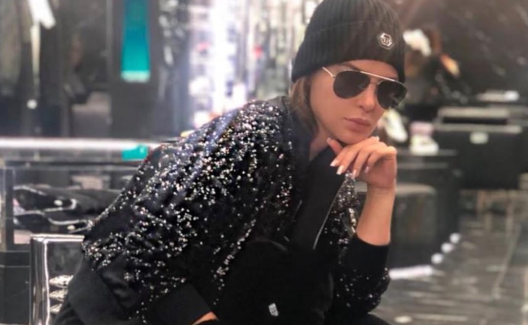 Belinda presume unas botas over-the-knee del diseñador aleman Philipp Plein. Foto: Instagram