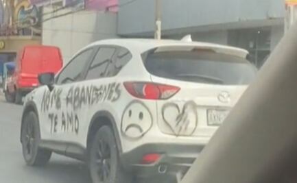 “No me abandones, te amo”, pinta el auto de su pareja para que no terminen