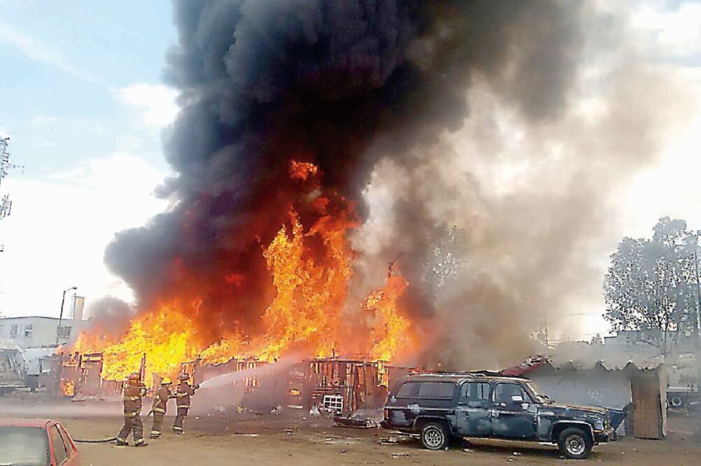 El incidente se atribuye a un conflicto entre sindicalizados con el nuevo gobierno panista, porque se rentaron varias unidades a una empresa privada (ESPECIAL)