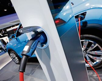 Automotrices y CRE, sin acuerdo por la carga de autos eléctricos