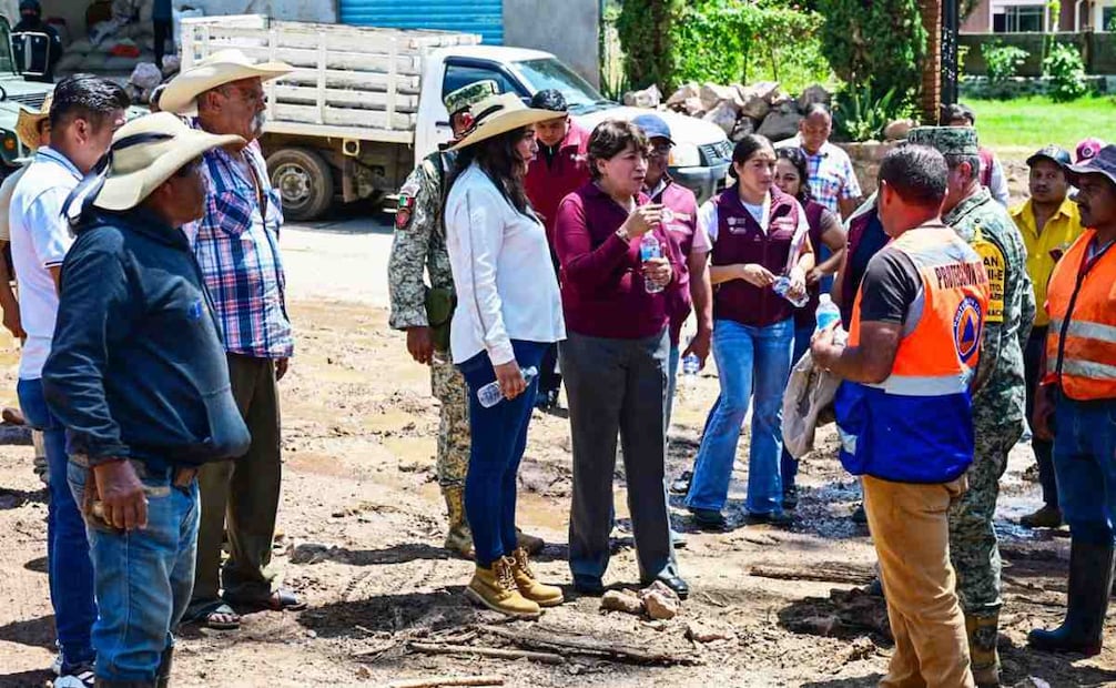 Delfina Gómez visita San Pedro Tenayac, comunidad afectada por lluvias. Foto: Especial.