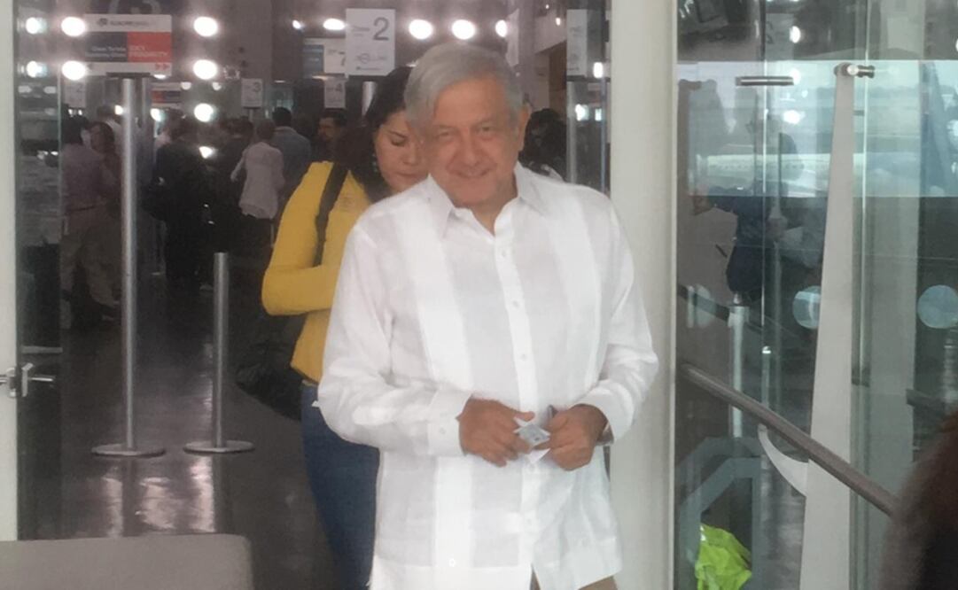 El presidente Andrés Manuel López Obrador en la Terminal 2 del AICM. Foto: Alberto Morales/EL UNIVERSAL