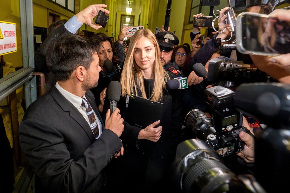 La influencer compareció en la audiencia más reciente en Milán, donde la fiscalía pidió una condena de 20 meses. Foto: Ap