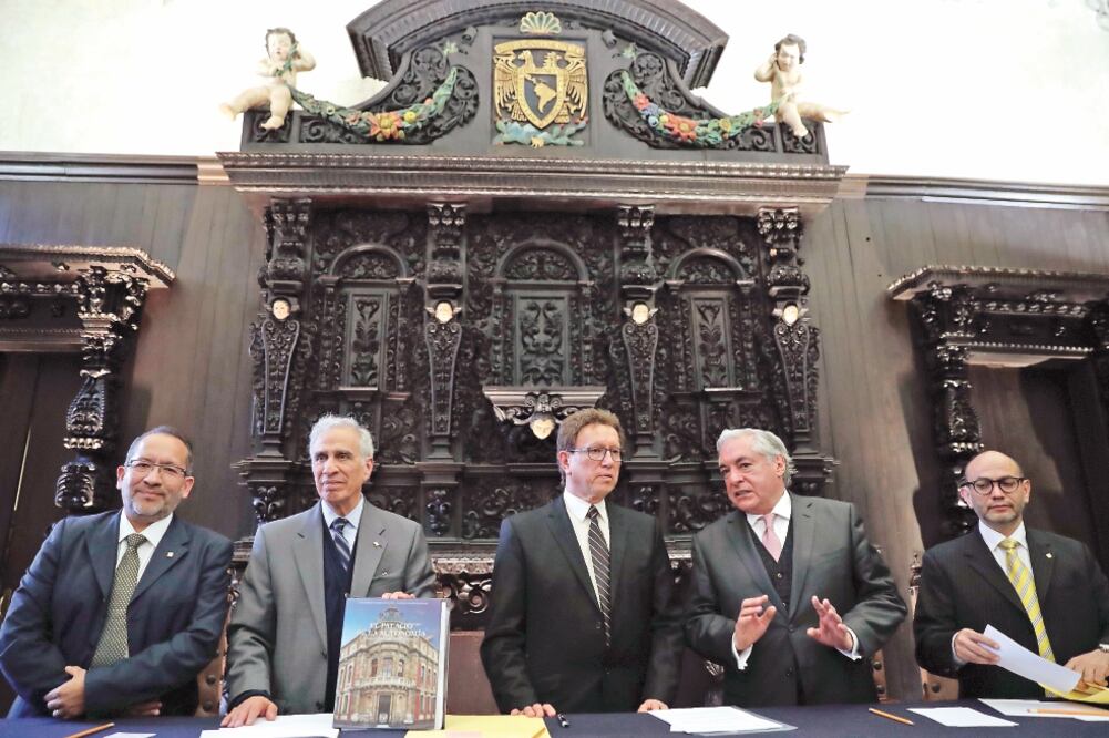 Historia universitaria. El coordinador de Humanidades de la UNAM, Alberto Vital Díaz, presentó el libro El Palacio de la Autonomía: historia de un monumento (IVÁN STEPHENS. EL UNIVERSAL)