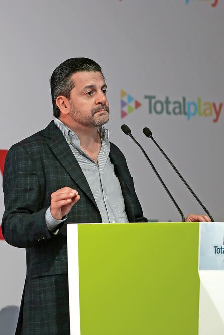 Eduardo Kuri, director general de Total Play, dijo que por el momento la empresa está enfocada en llegar a un mayor número de suscriptores con la actual red de fibra que han desplegado, que suma 50 mil km (VALENTE ROSAS. EL UNIVERSAL)