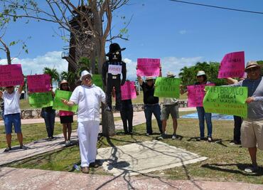 Desaforan simbólicamente a "El Bronco" en Cancún