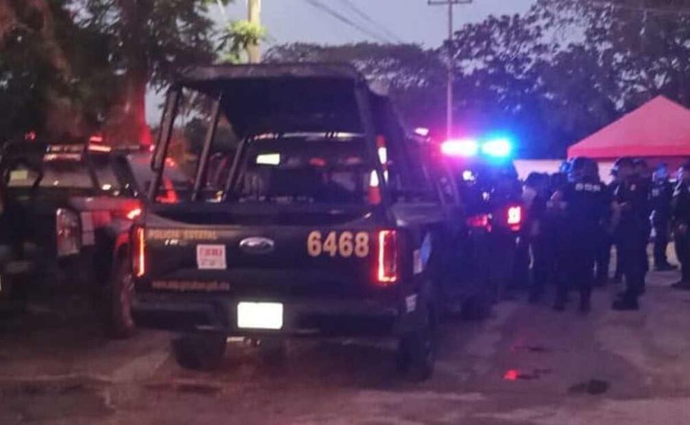 Los vecinos al ver el alboroto solicitaron el apoyo de las autoridades, por lo que llegaron varias unidades de la Policía de Umán y de la Secretaría de Seguridad Pública. Foto: Especial