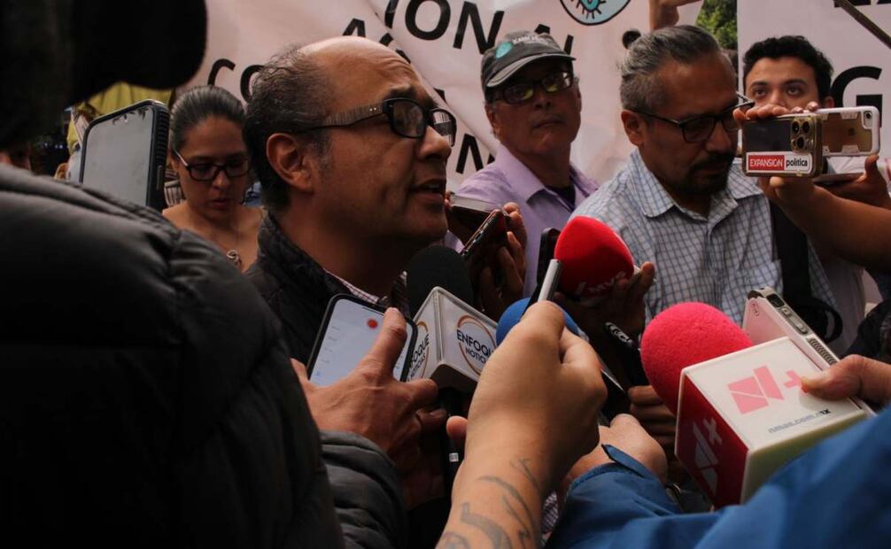 José Luis Maya, vecino de la alcaldía, aseguró que las normativas para realizar las pruebas en el agua que utilizó Sacmex no fueron suficientes. Foto: Rafael García. EL UNIVERSAL