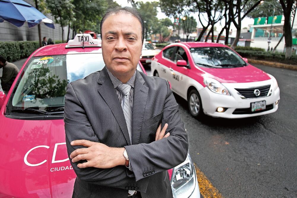 Daniel Medina, biólogo de profesión y dueño de bases de taxis en Polanco, Coyoacán y Condesa, recientemente fue criticado por manejar una camioneta valuada en más de un millón de pesos (JUAN CARLOS REYES. EL UNIVERSAL)