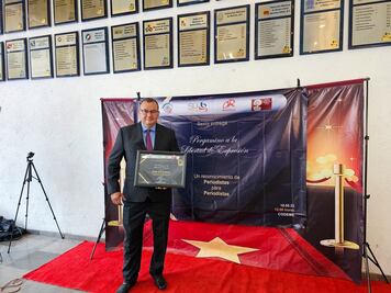 Reconocen trayectoria de Isidro Corro, reportero de EL UNIVERSAL