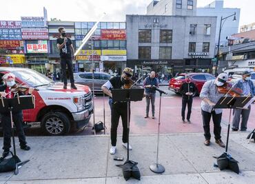 Pandemia obliga a la Filarmónica de Nueva York a tocar en las calles