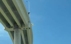Muere policía municipal tras arrojarse de un puente vial en León, Guanajuato; "No se pongan tristes", el mensaje que dejó en video