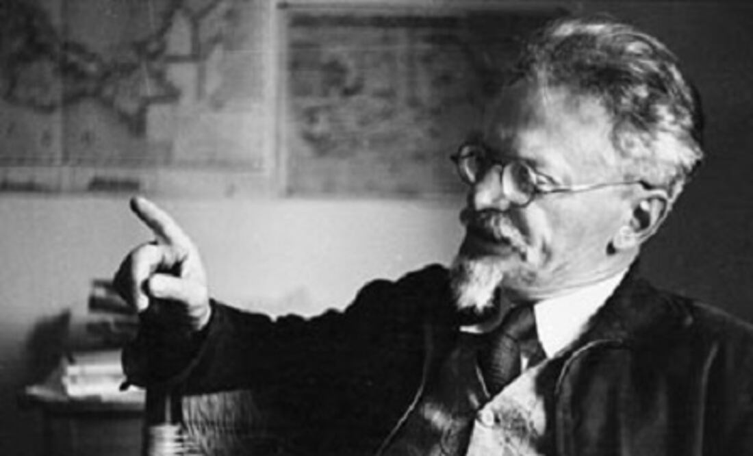 Consuelo Velázquez y León Trotsky, en un día como hoy