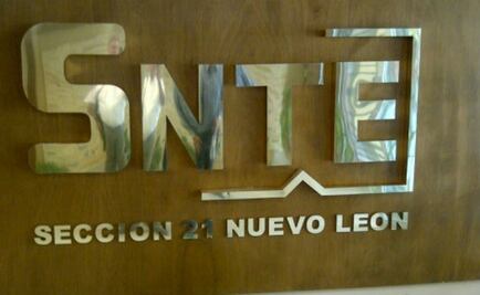 Profesores de la sección 21 del SNTE irrumpen en evento de Maestros por México