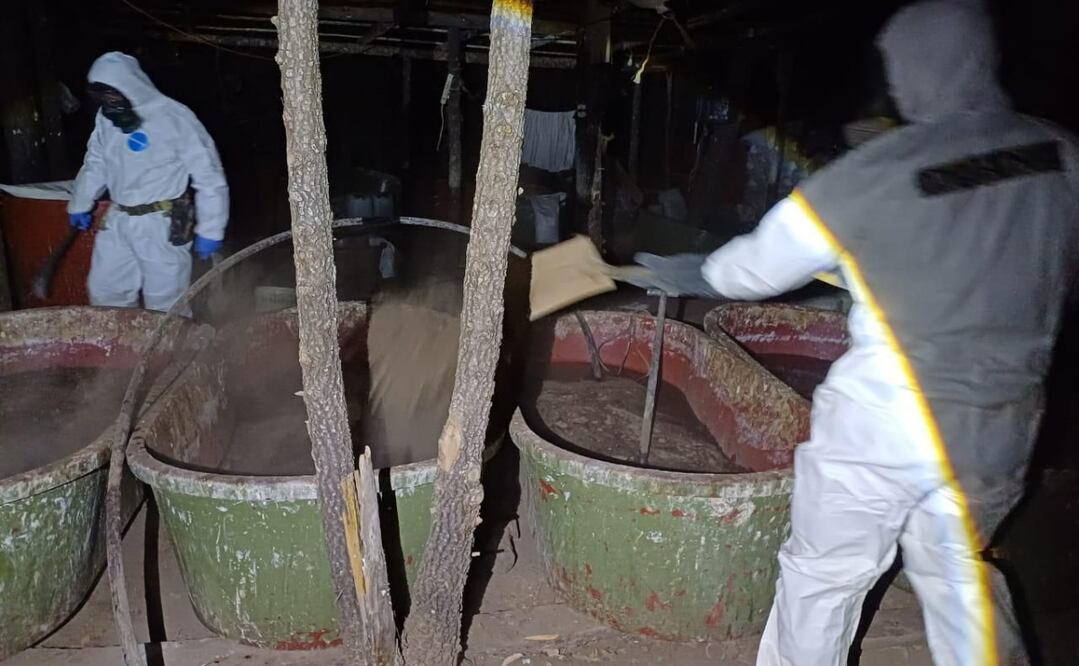 Fueron resguardados aproximadamente 63 mil 100 litros de diferentes sustancias, entre las que destaca el cloruro de bencilo, así como 125 kilogramos de sosa cáustica. Foto: Especial