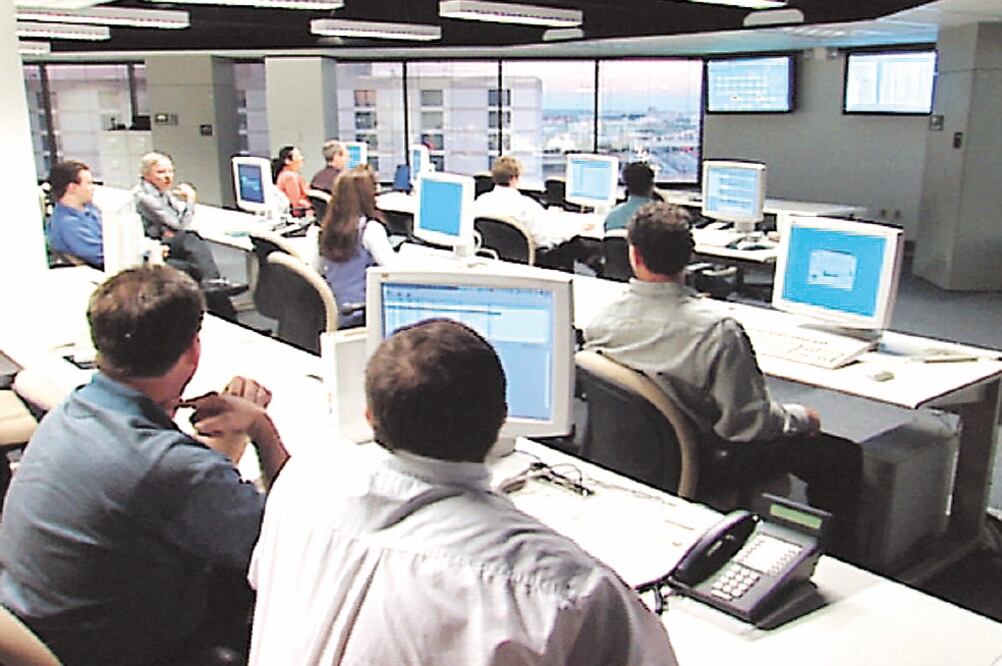 La encuesta de EY indicó que 82% de los empresarios entrevistados invierte la mitad de su presupuesto en monitoreo de amenazas de fraude (ARCHIVO EL UNIVERSAL)