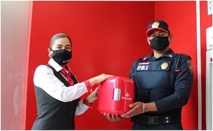 Reconocen a policía que regresó billetes de 500 pesos en cajero del WTC