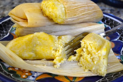 ¿Gentrificación? Usuario exhibe altos costos de tamales en restaurante de CDMX