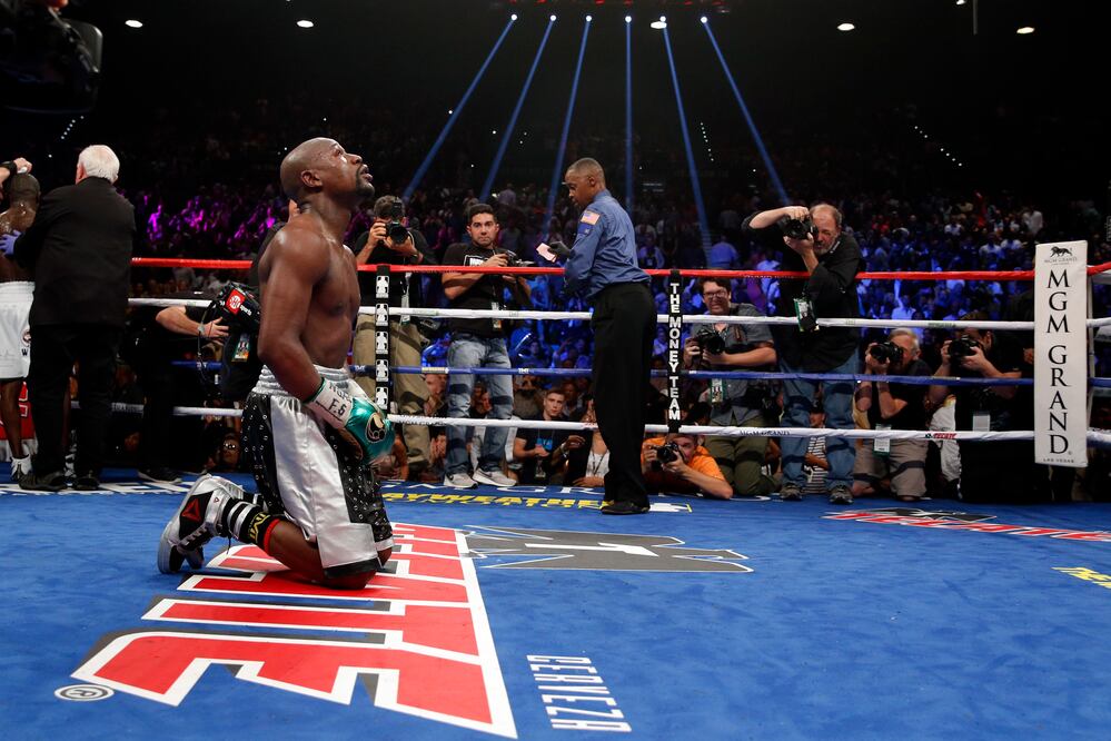 Las tarjetas de los jueces fueron 117-111, 118-110 y 120-108 para Floyd (AP)