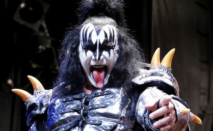 Gene Simmons enfrenta demanda por manosear a una reportera