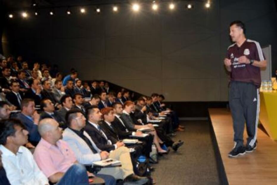 Juan Carlos Osorio dio cátedra en Toluca