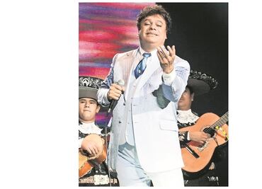 Trabajó sólo ocho meses con Juan Gabriel y hoy le rinde homenaje