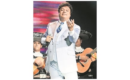 Trabajó sólo ocho meses con Juan Gabriel y hoy le rinde homenaje