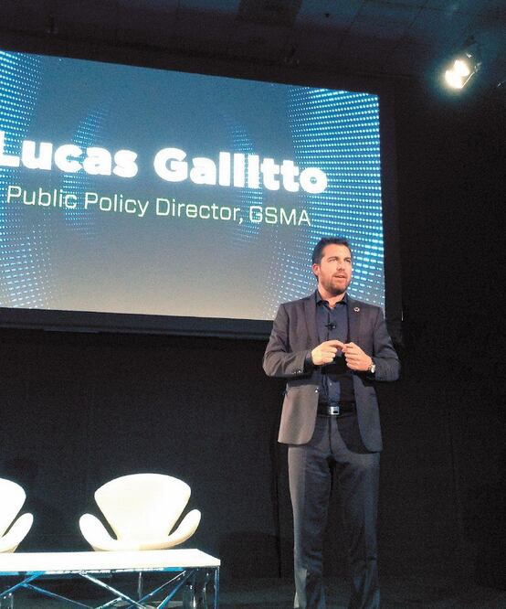 Lucas Gallitto, directivo de GSMA, pidió canalizar los recursos por derechos de uso de espectro para cerrar la brecha digital en México. CARLA MARTÍNEZ. EL UNIVERSAL