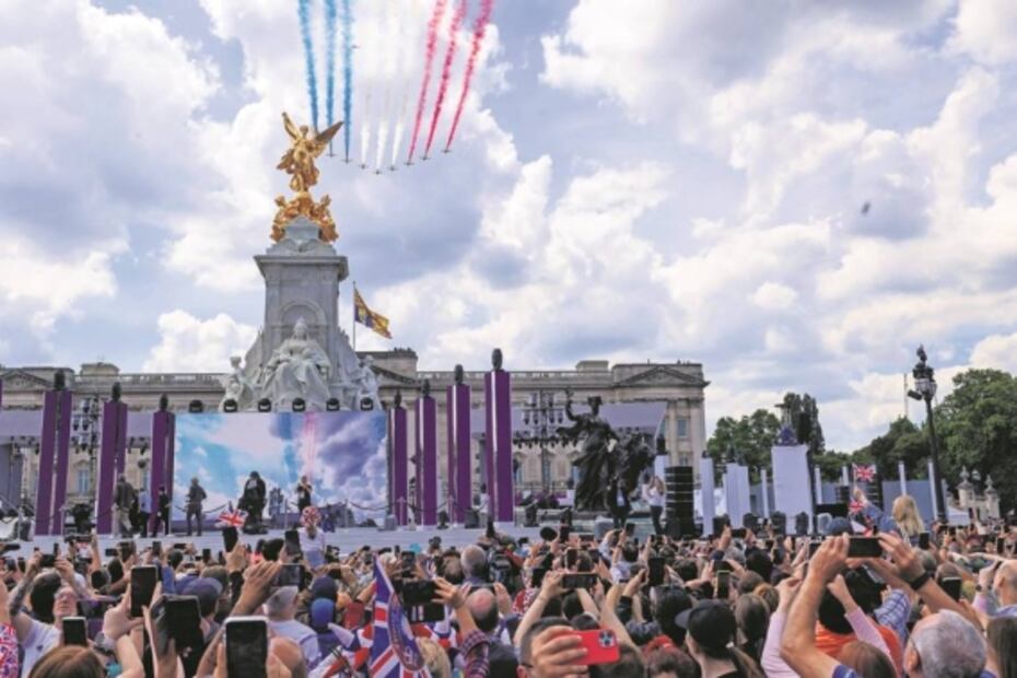Sin su reina, estrellas dan vida al jubileo de Isabel II