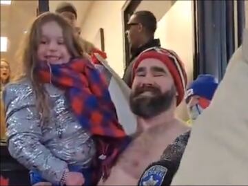 VIDEO: Niña cumple el sueño de saludar a Taylor Swift gracias a Jason Kelce